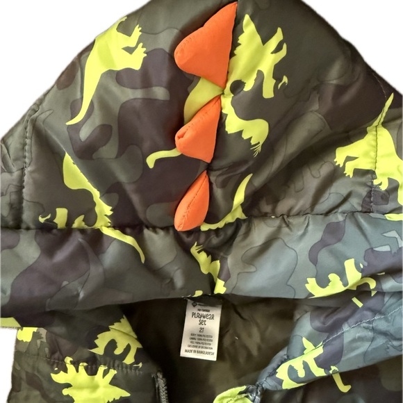 Kids Dinosaur Puffer Vest, size 2T, zippered front, green w/orange hood spikes - Picture 2 of 5